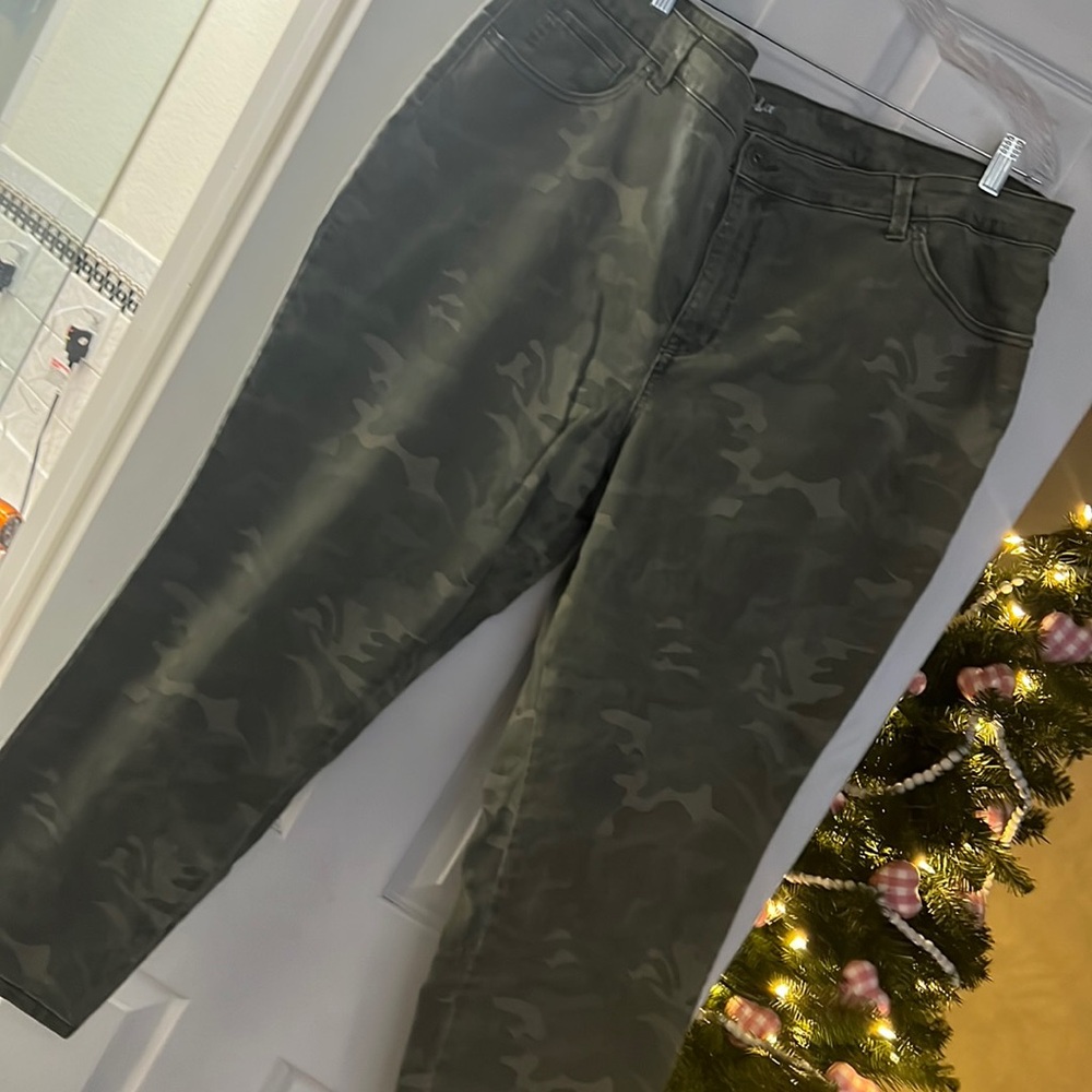 Womens size 24 camo straight leg jeans . worn x2 .